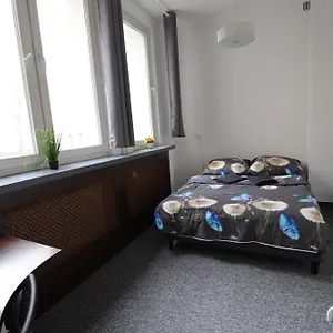 fantastic-j7-room-f.warsawhotelspoland.com/